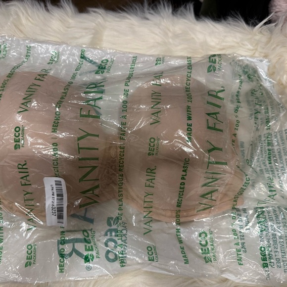 Vanity Fair Beauty Back Strapless Bra
38DD Underwire Converts 5 Ways - Picture 6 of 15